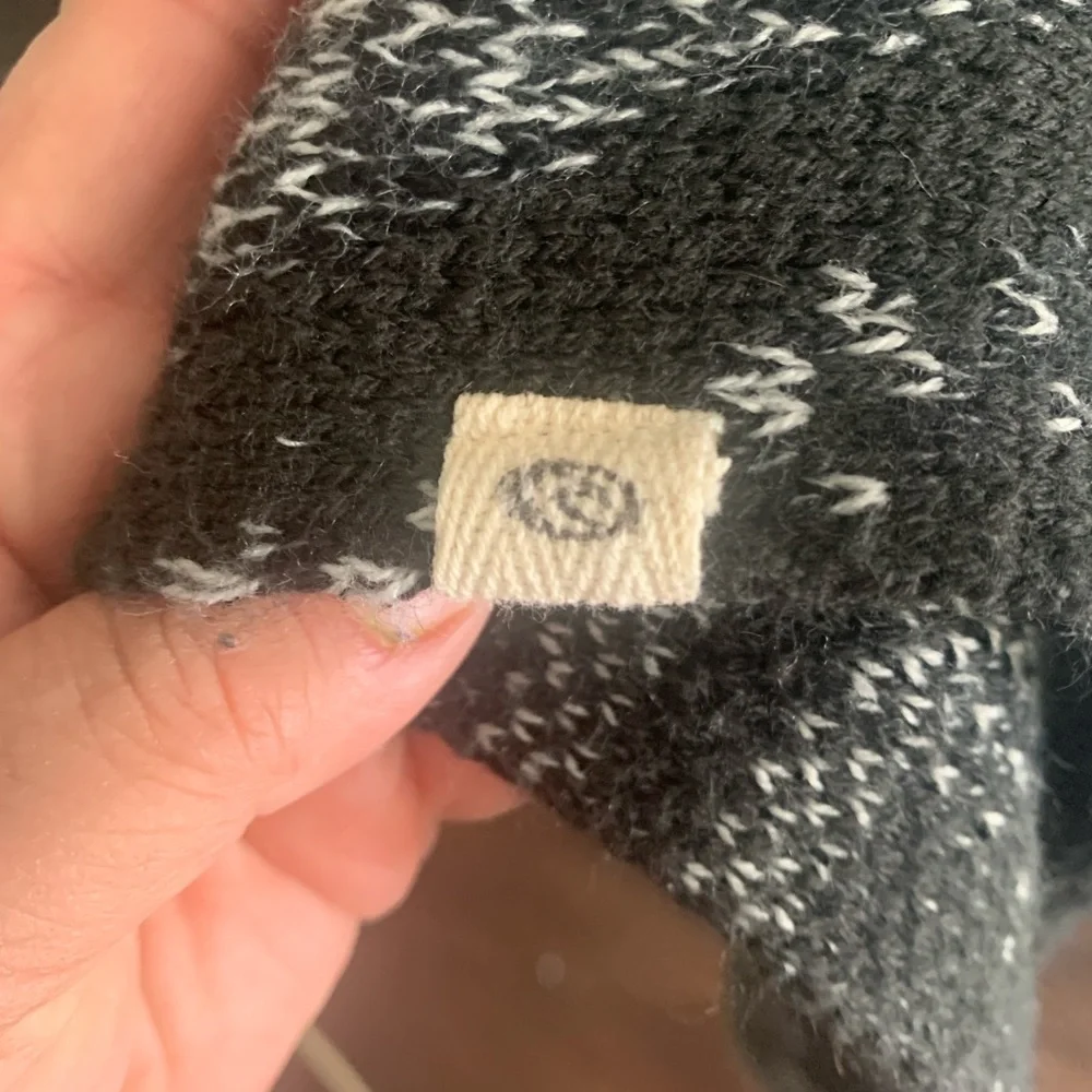 Rip Curl Black and Gray Cardigan Sweater with Open Front - Picture 4 of 5